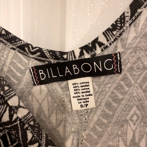 Ladies size small billabong dress. Only worn once or twice, in great condition. - Picture 4 of 4